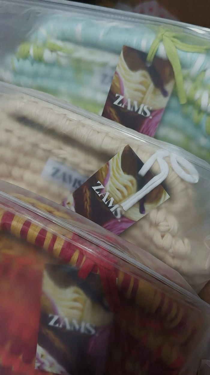 Des colis ZAMS. prêts à partir